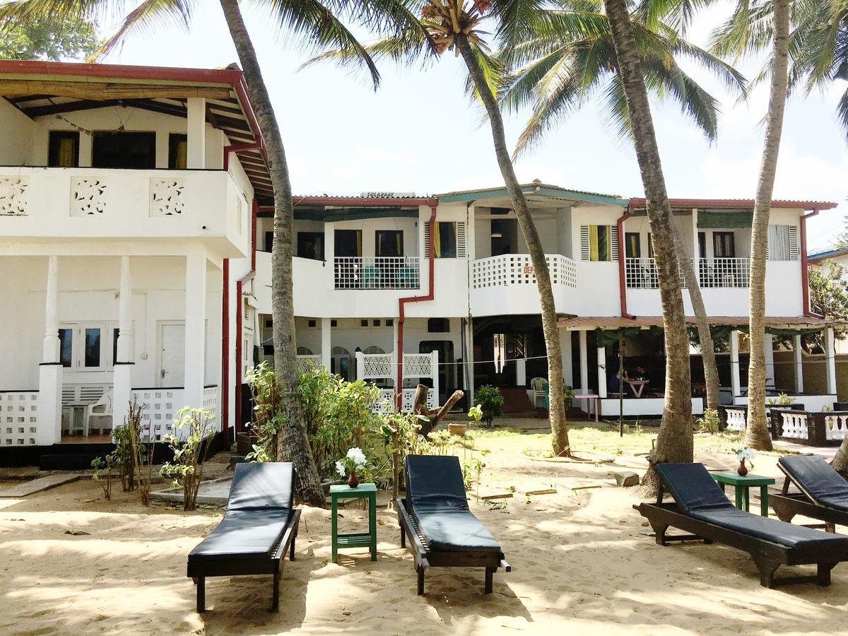 Dephani Beach Hotel Negombo Exterior photo