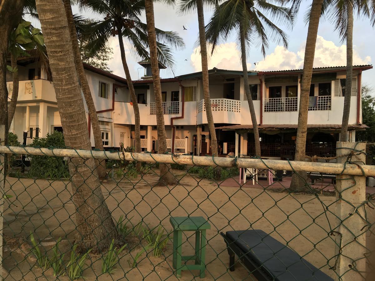 Dephani Beach Hotel Negombo Exterior photo