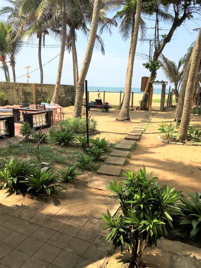 Dephani Beach Hotel Negombo Exterior photo